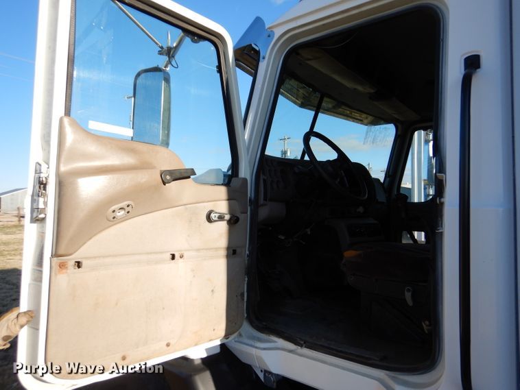 image for item LJ9918 2005 Mack CXN613  dump truck