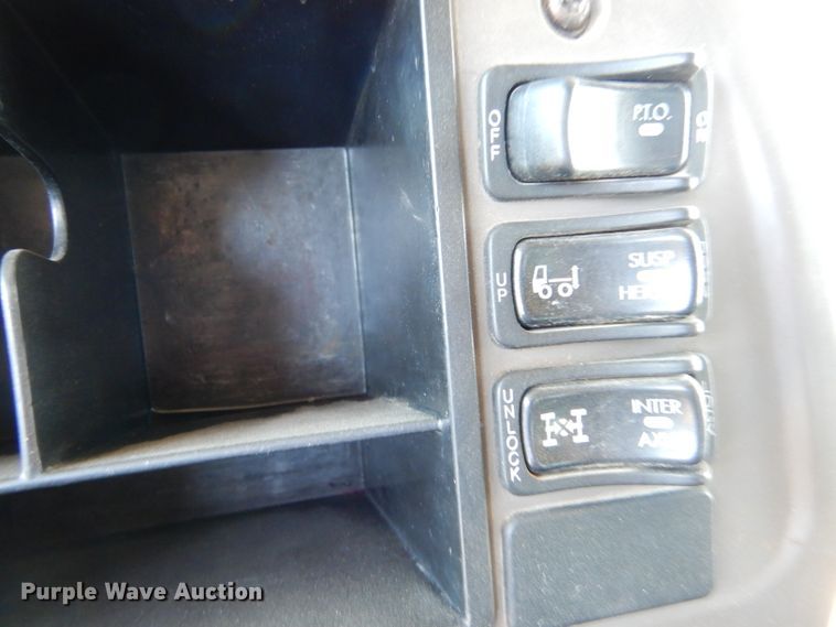 image for item LJ9918 2005 Mack CXN613  dump truck