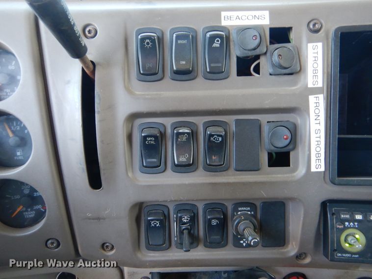 image for item LJ9918 2005 Mack CXN613  dump truck