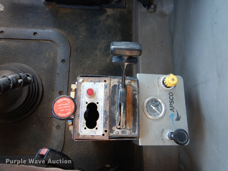 image for item LJ9918 2005 Mack CXN613  dump truck