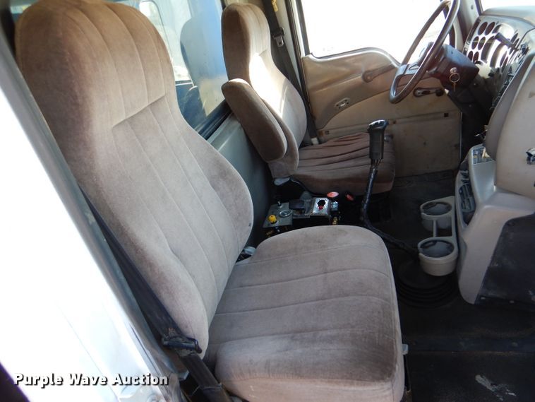 image for item LJ9918 2005 Mack CXN613  dump truck