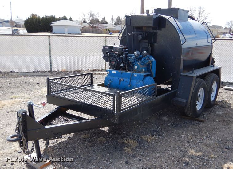 image for item LJ9934 2012 Seal-rite SR-700  seal coat trailer