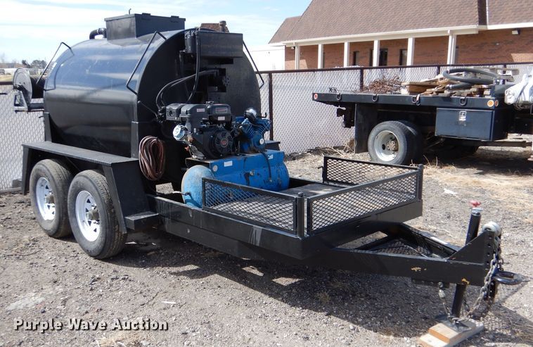 image for item LJ9934 2012 Seal-rite SR-700  seal coat trailer