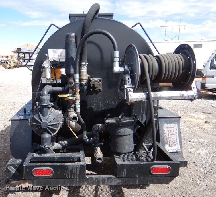 image for item LJ9934 2012 Seal-rite SR-700  seal coat trailer