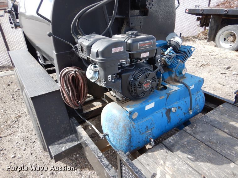 image for item LJ9934 2012 Seal-rite SR-700  seal coat trailer