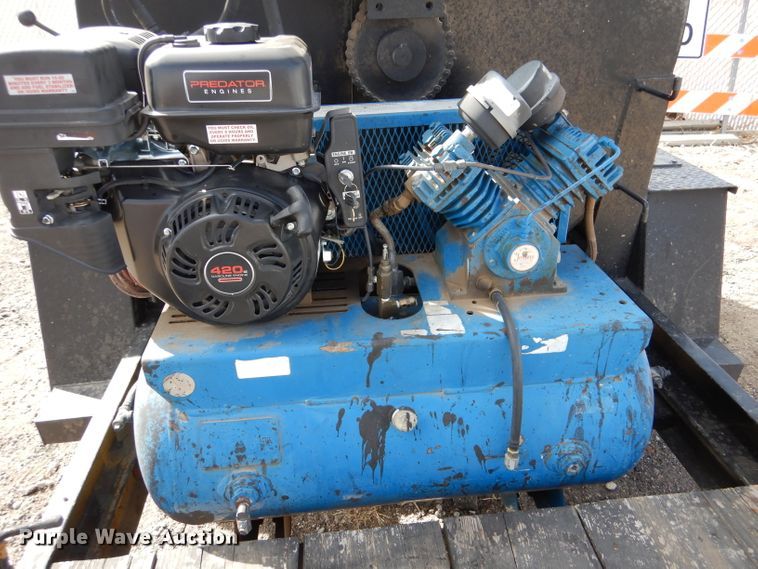 image for item LJ9934 2012 Seal-rite SR-700  seal coat trailer