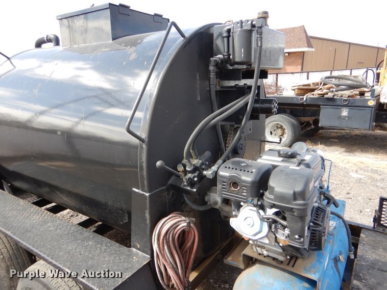 image for item LJ9934 2012 Seal-rite SR-700  seal coat trailer