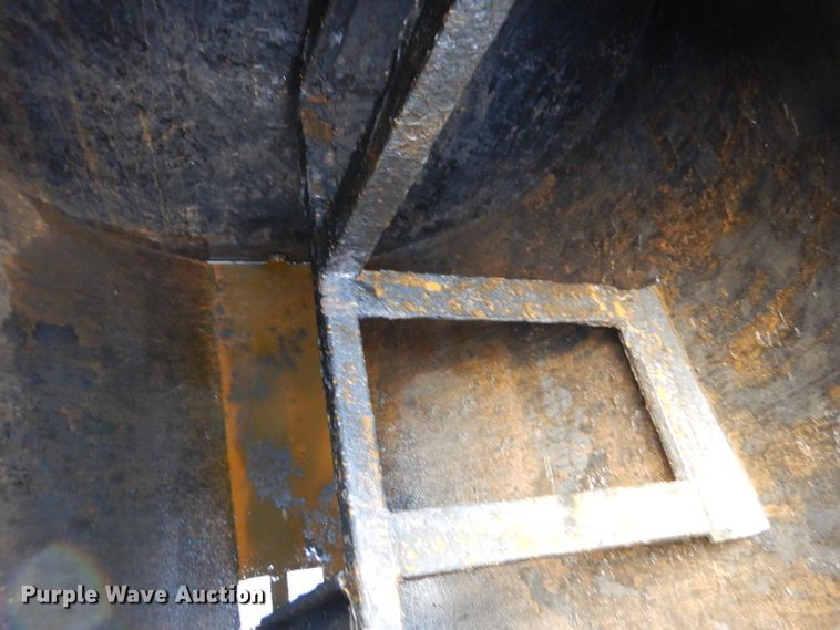 image for item LJ9934 2012 Seal-rite SR-700  seal coat trailer