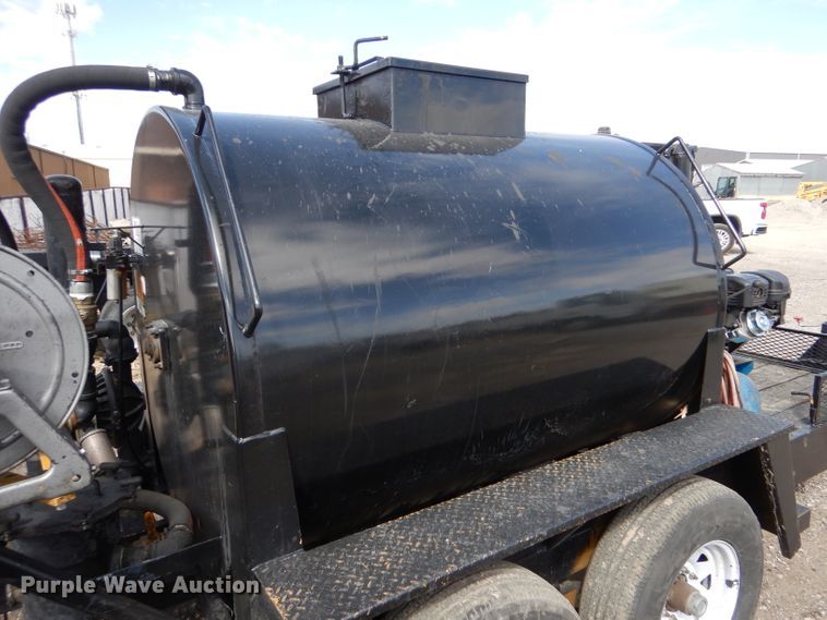 image for item LJ9934 2012 Seal-rite SR-700  seal coat trailer