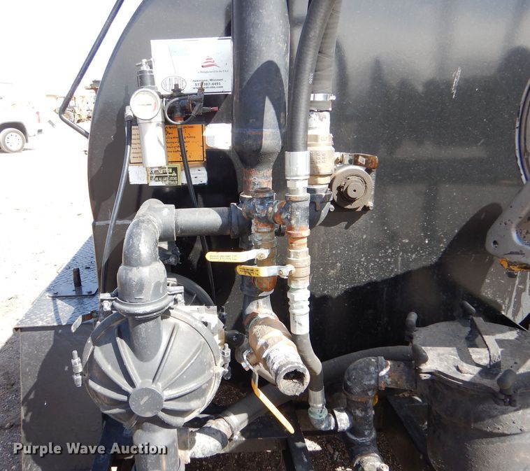 image for item LJ9934 2012 Seal-rite SR-700  seal coat trailer