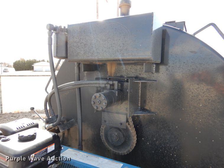 image for item LJ9934 2012 Seal-rite SR-700  seal coat trailer