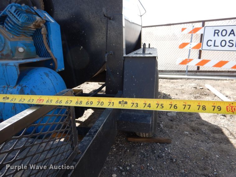 image for item LJ9934 2012 Seal-rite SR-700  seal coat trailer