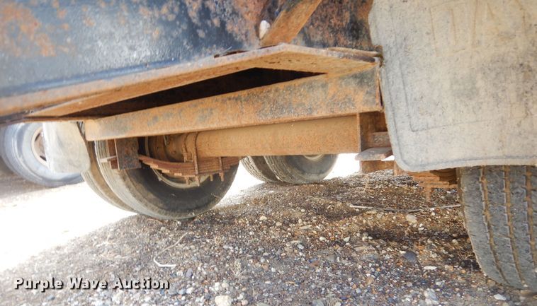 image for item MX9928 2004 PJ  equipment trailer