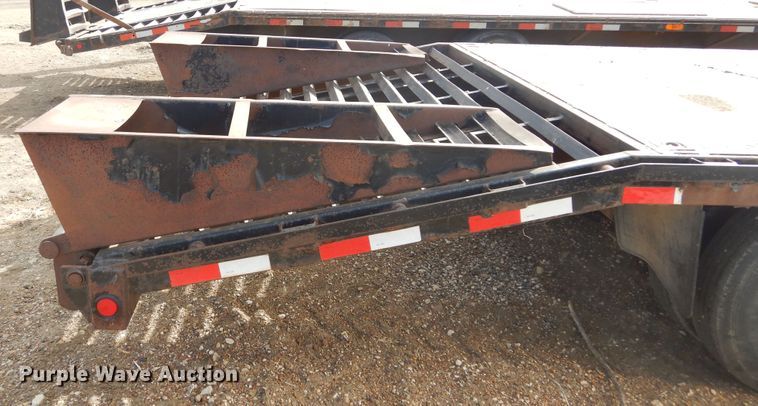 image for item MX9928 2004 PJ  equipment trailer