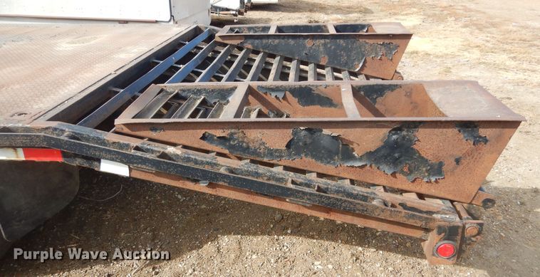 image for item MX9928 2004 PJ  equipment trailer