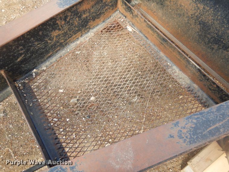 image for item MX9928 2004 PJ  equipment trailer