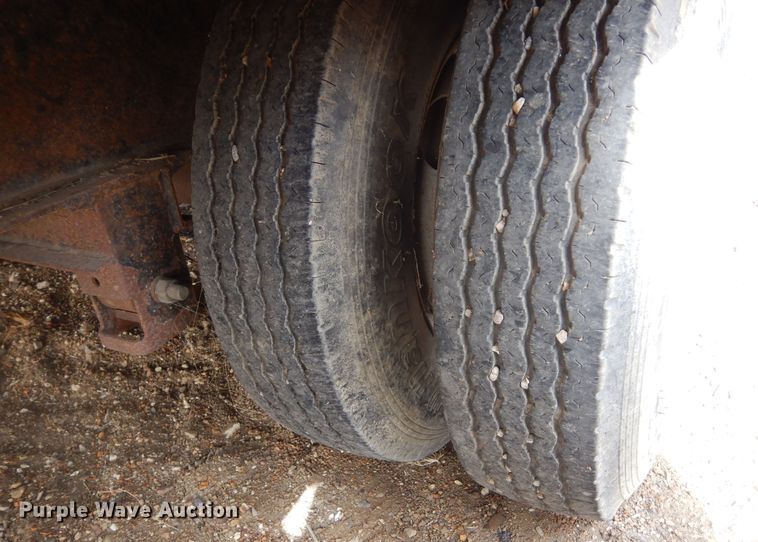 image for item MX9928 2004 PJ  equipment trailer