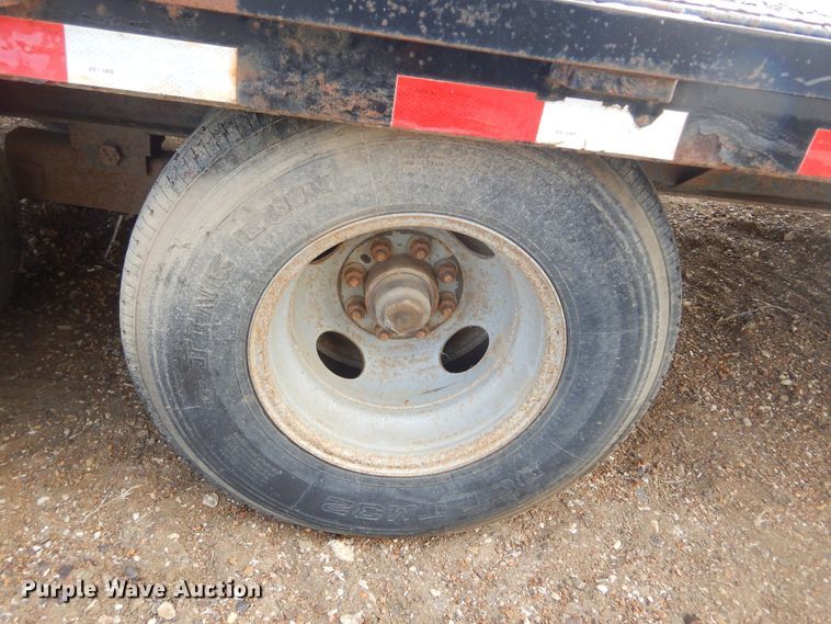 image for item MX9928 2004 PJ  equipment trailer