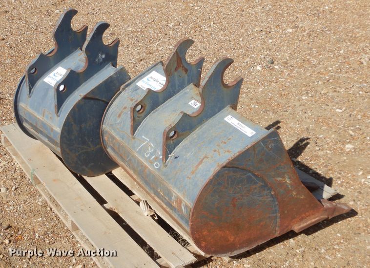 image for item MX9931 (2) excavator buckets