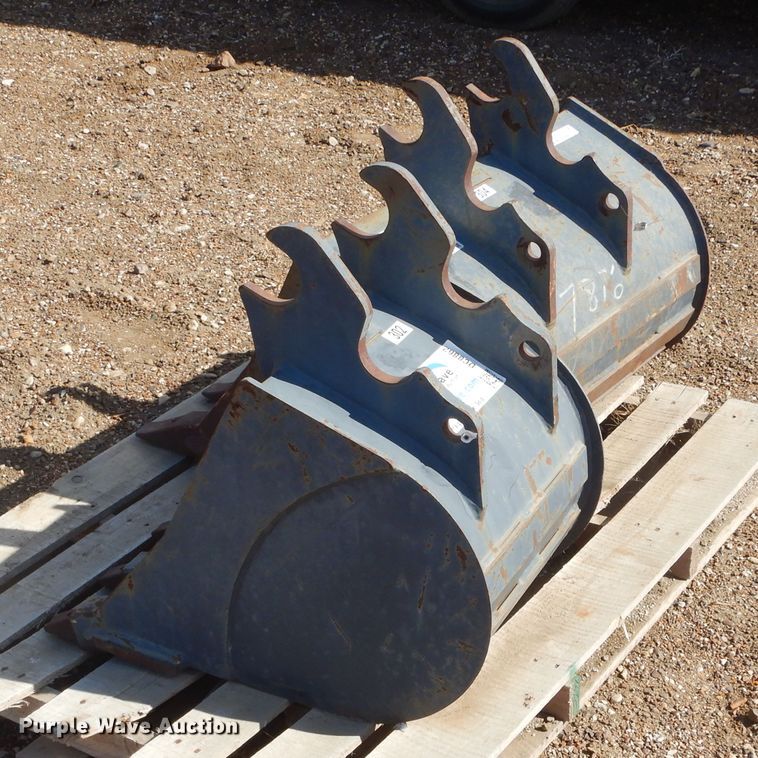 image for item MX9931 (2) excavator buckets