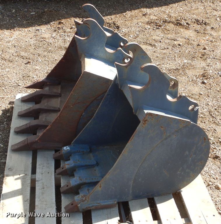 image for item MX9931 (2) excavator buckets