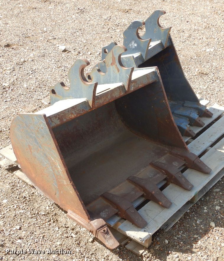 image for item MX9931 (2) excavator buckets