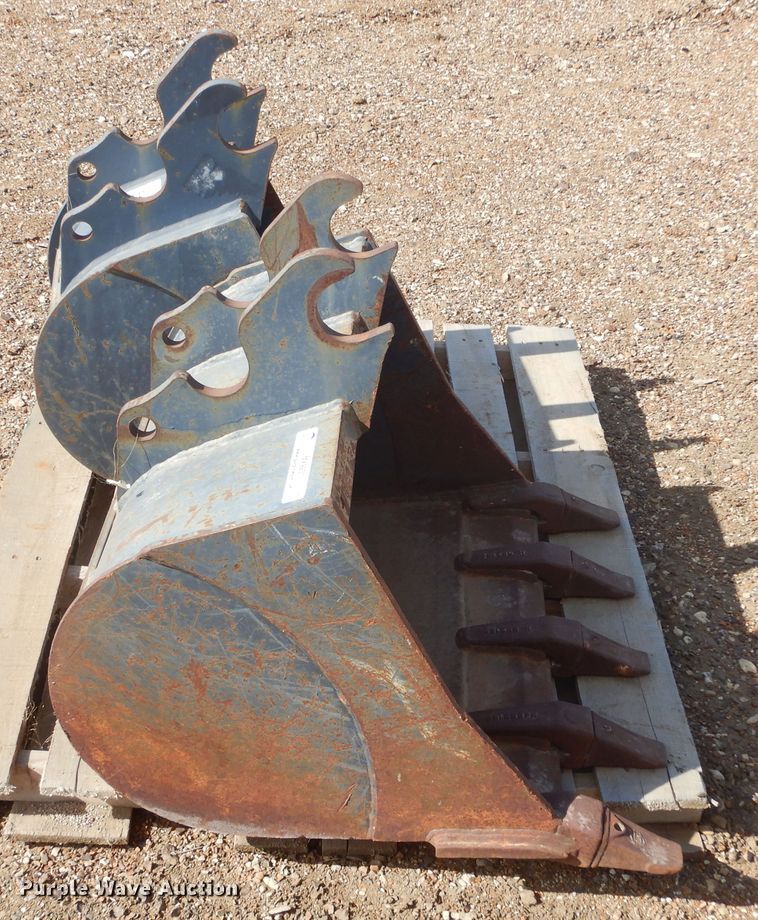 image for item MX9931 (2) excavator buckets