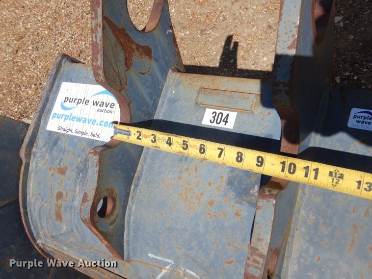 image for item MX9931 (2) excavator buckets