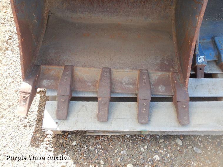 image for item MX9931 (2) excavator buckets