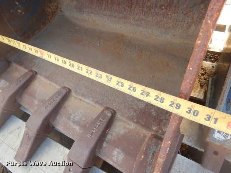 image for item MX9931 (2) excavator buckets