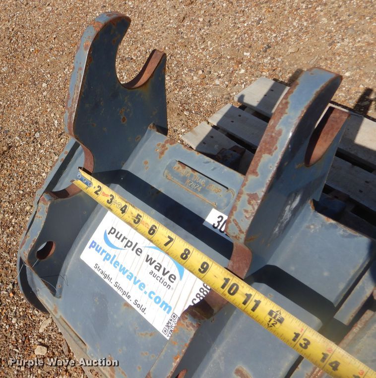 image for item MX9931 (2) excavator buckets