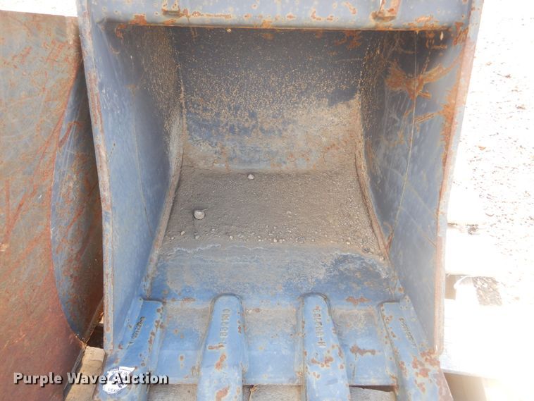 image for item MX9931 (2) excavator buckets
