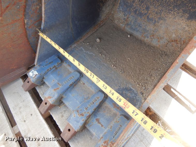 image for item MX9931 (2) excavator buckets