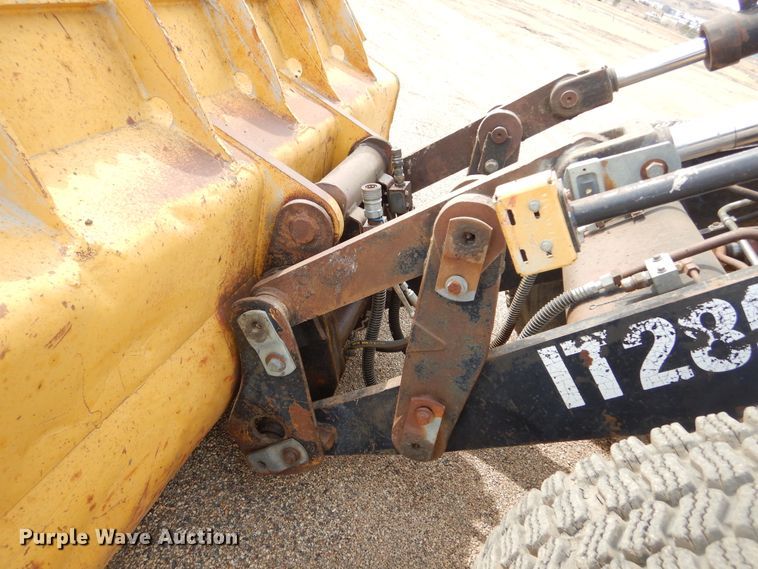 image for item MX9944 1992 Caterpillar IT28B  integrated tool carrier