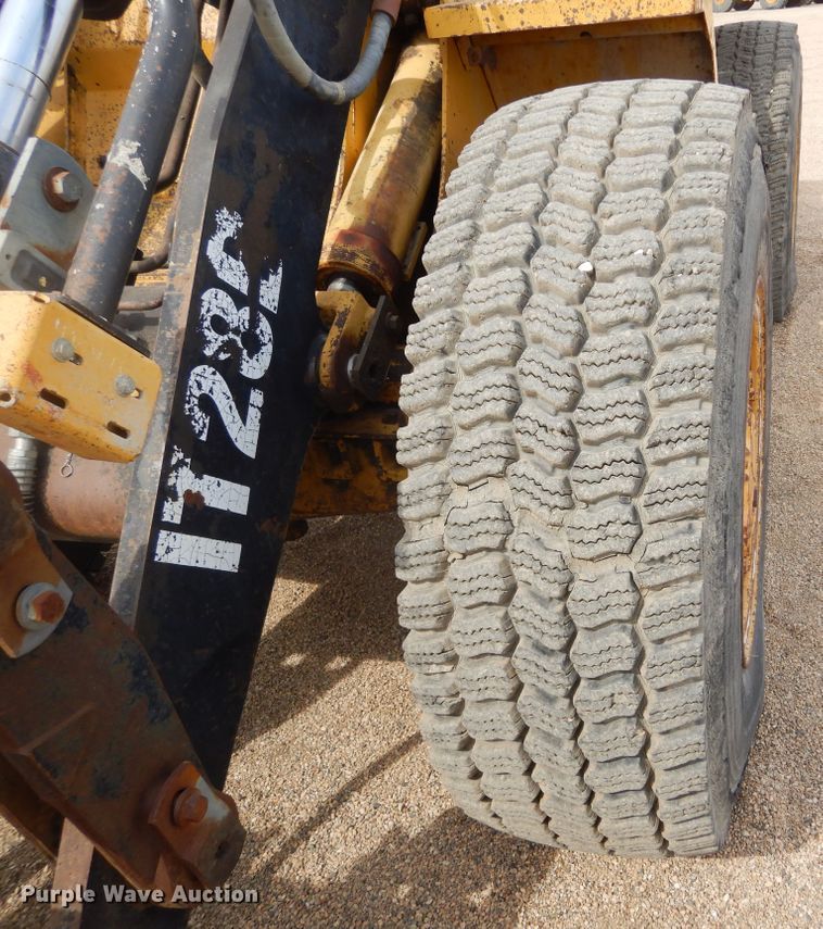 image for item MX9944 1992 Caterpillar IT28B  integrated tool carrier