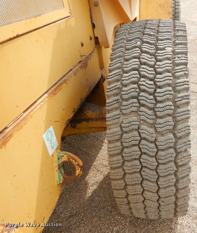 image for item MX9944 1992 Caterpillar IT28B  integrated tool carrier