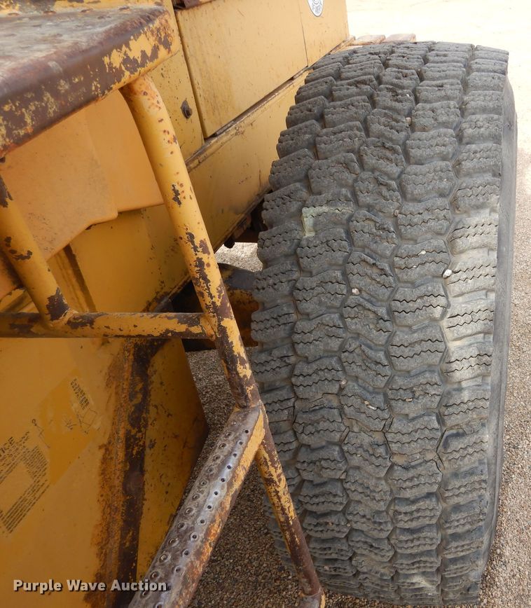 image for item MX9944 1992 Caterpillar IT28B  integrated tool carrier