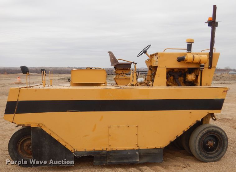 image for item MX9955 Caterpillar PS-180  pneumatic roller