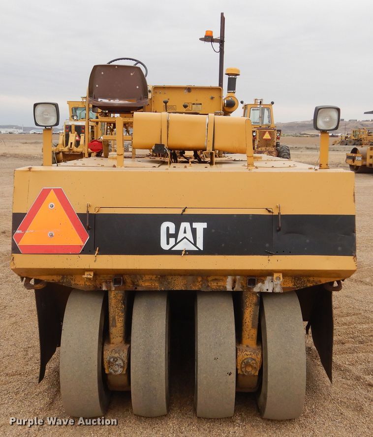 image for item MX9955 Caterpillar PS-180  pneumatic roller