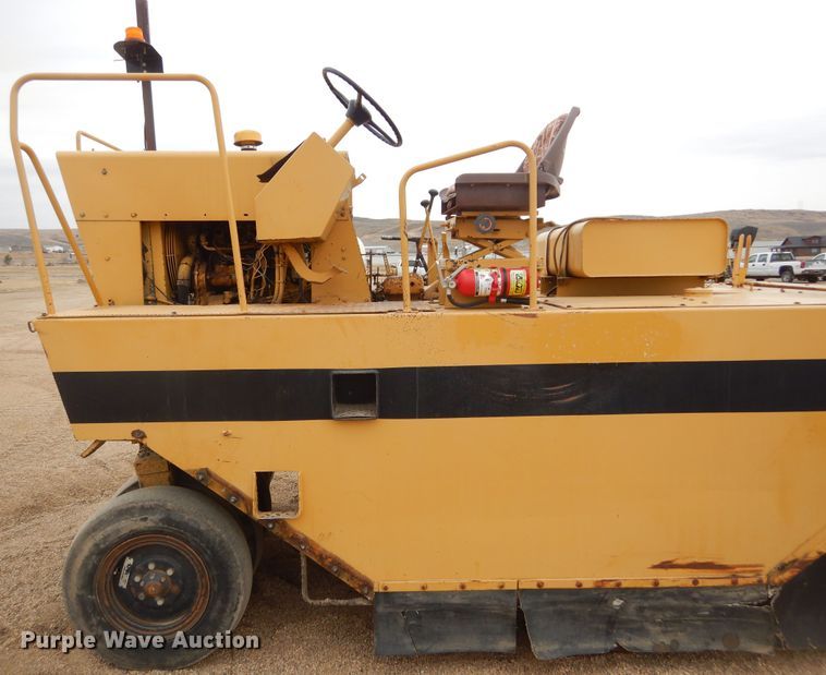 image for item MX9955 Caterpillar PS-180  pneumatic roller