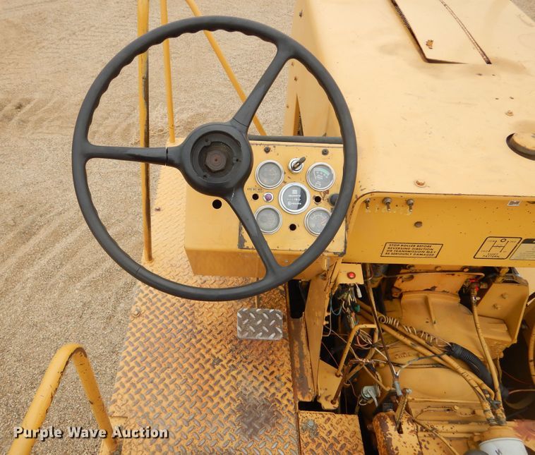 image for item MX9955 Caterpillar PS-180  pneumatic roller