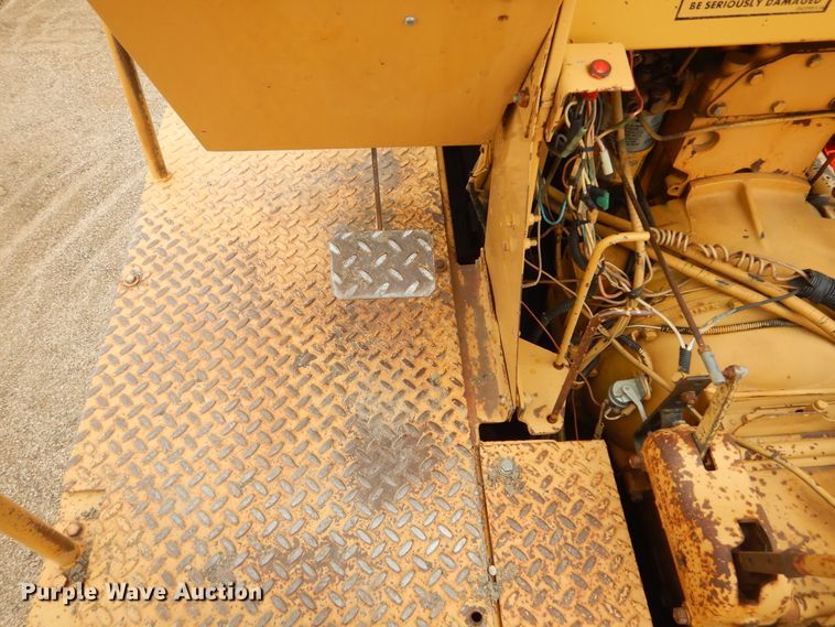 image for item MX9955 Caterpillar PS-180  pneumatic roller