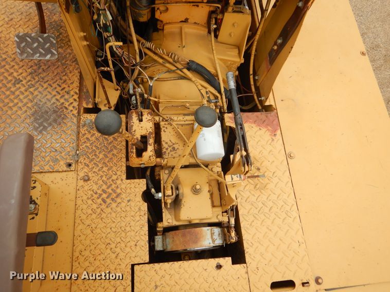 image for item MX9955 Caterpillar PS-180  pneumatic roller