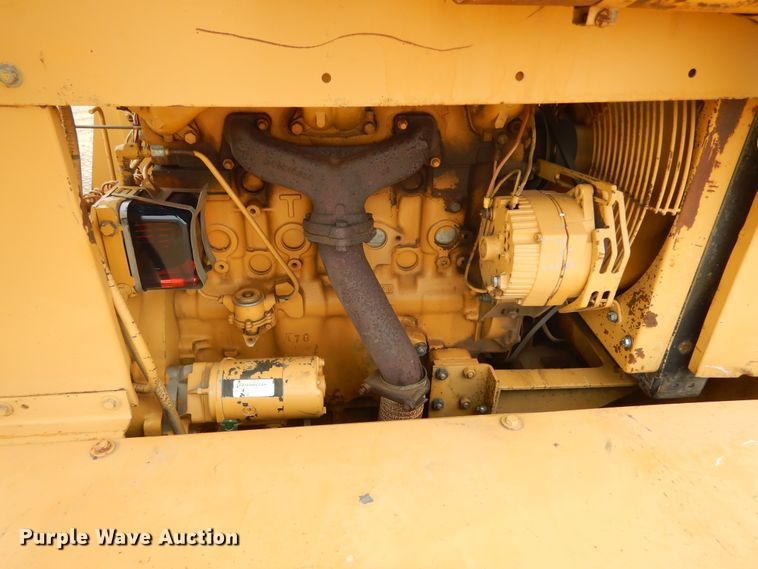 image for item MX9955 Caterpillar PS-180  pneumatic roller