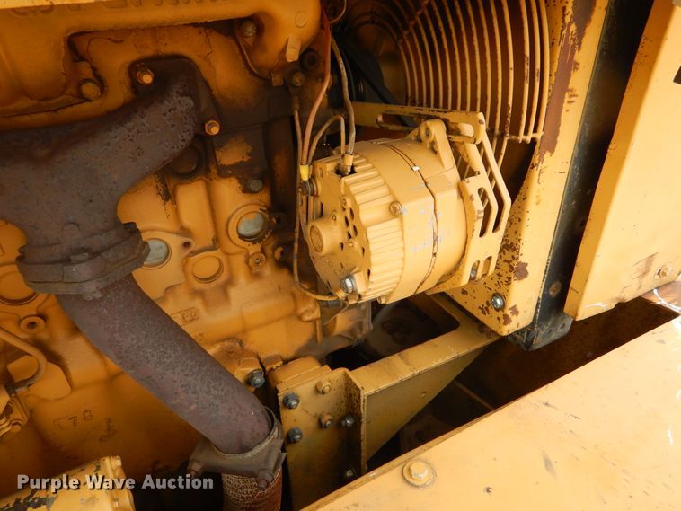 image for item MX9955 Caterpillar PS-180  pneumatic roller