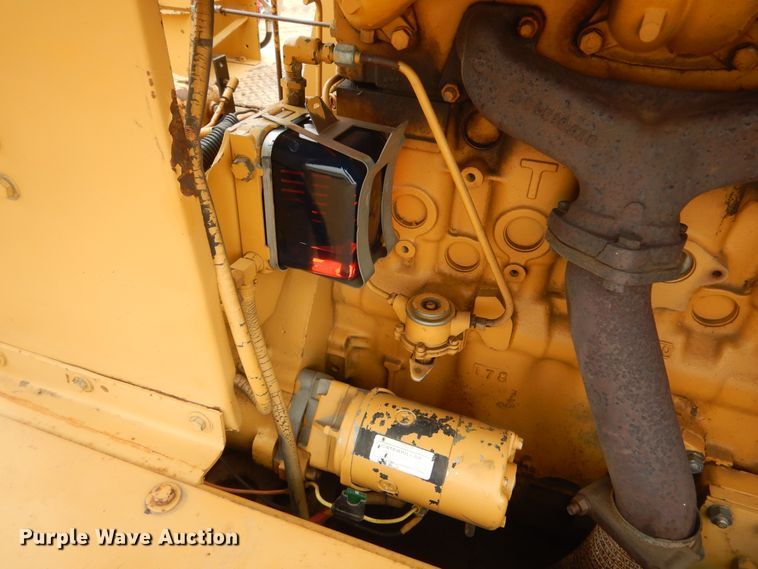 image for item MX9955 Caterpillar PS-180  pneumatic roller