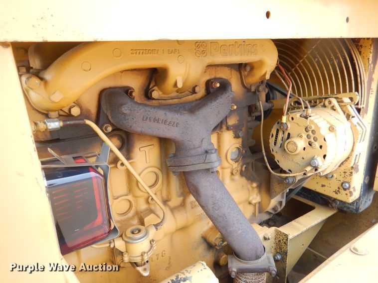 image for item MX9955 Caterpillar PS-180  pneumatic roller