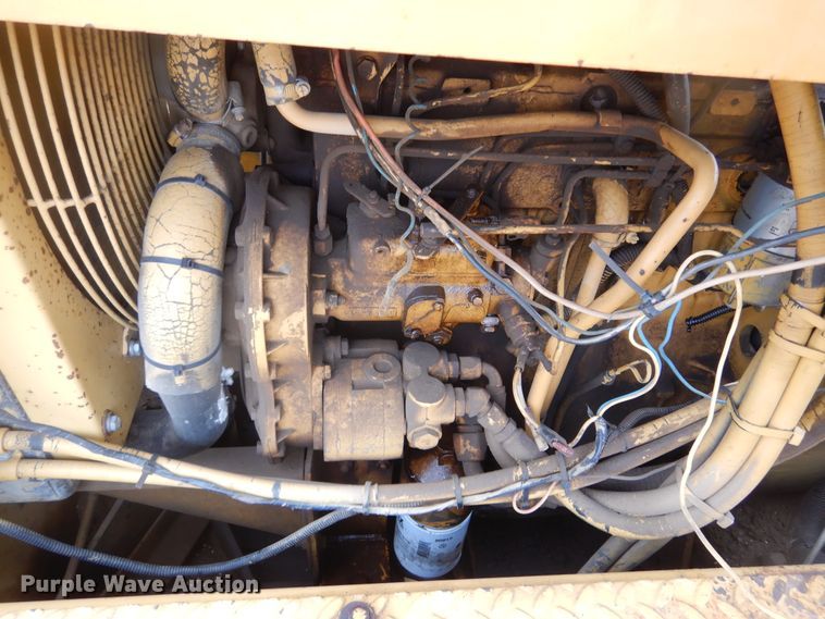 image for item MX9955 Caterpillar PS-180  pneumatic roller