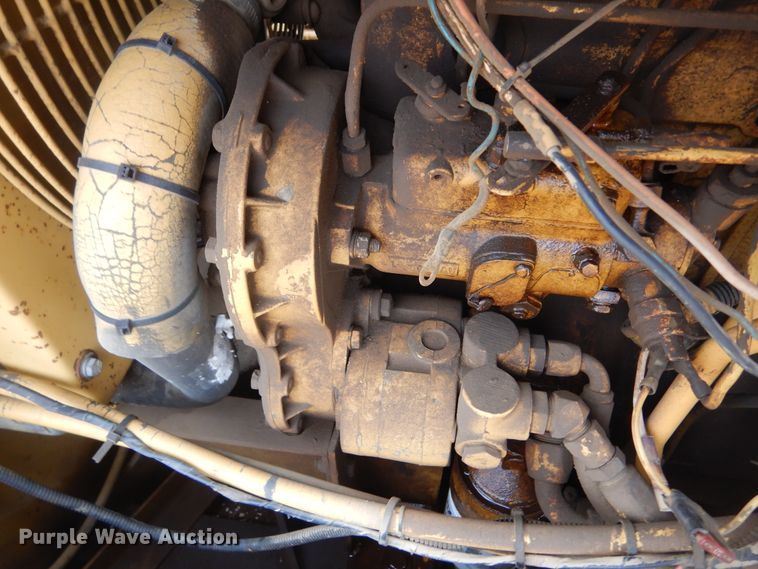 image for item MX9955 Caterpillar PS-180  pneumatic roller