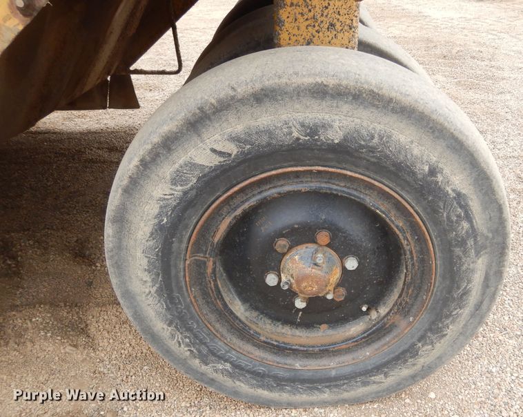 image for item MX9955 Caterpillar PS-180  pneumatic roller